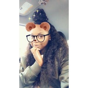 Meet your Posher, Adria